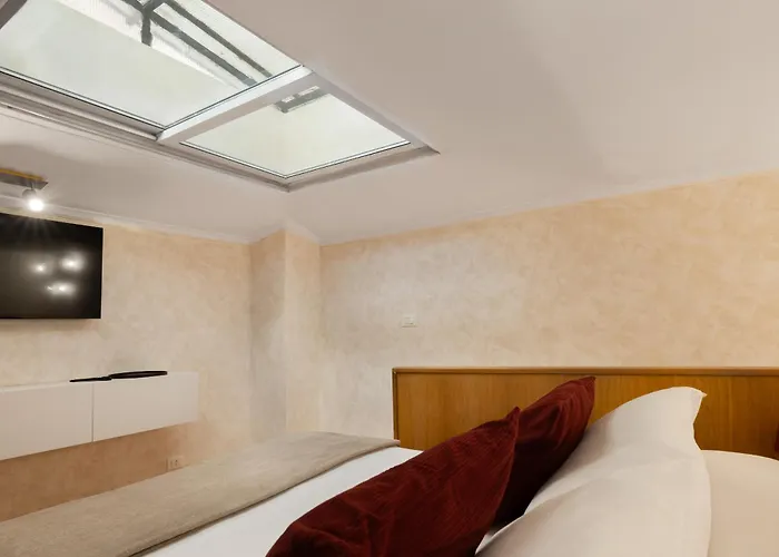 Atrhome - Canova Prestige Apartment *